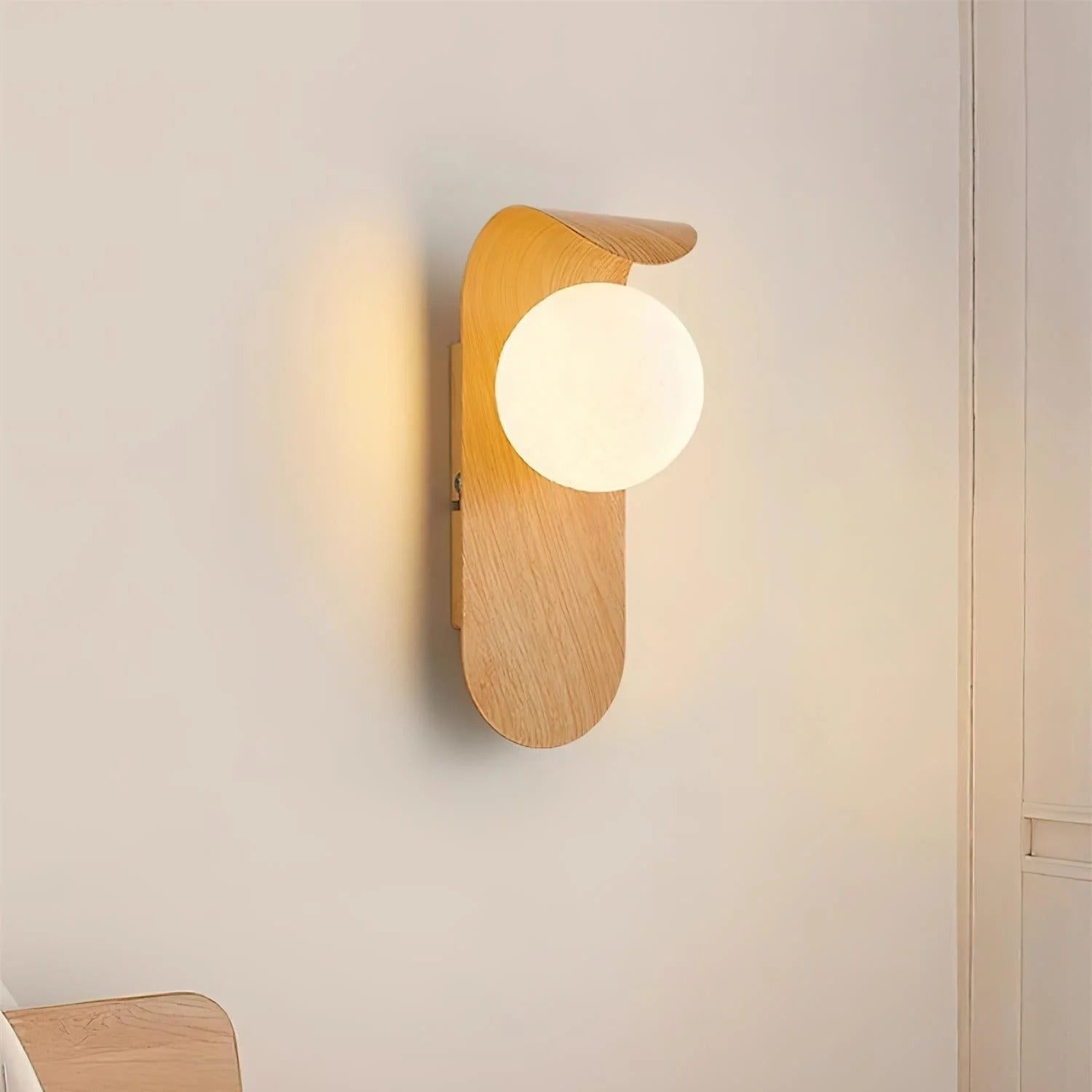 Scandinavian Wood Globe Wall LED 1-Light